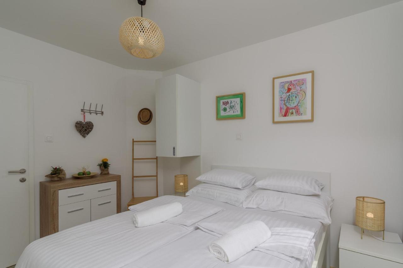 تروغير Vila White المظهر الخارجي الصورة