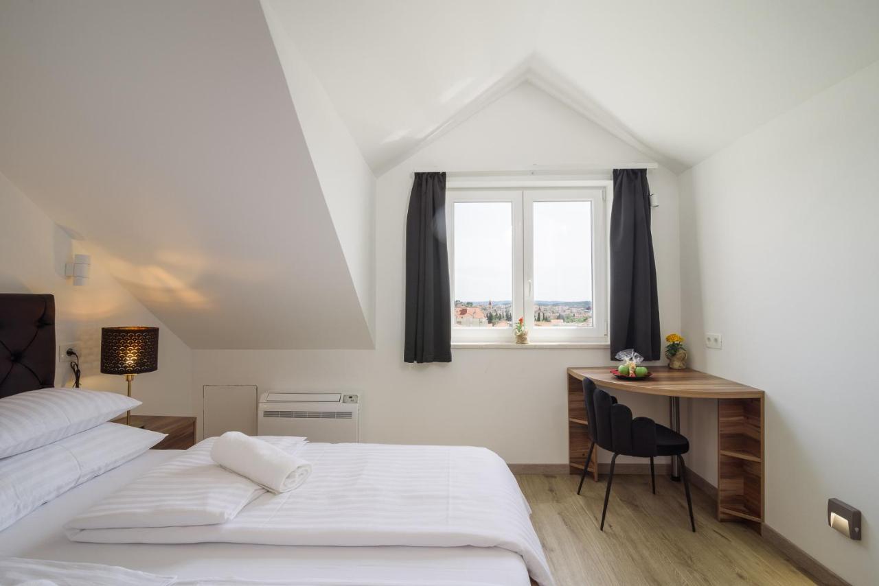 تروغير Vila White المظهر الخارجي الصورة
