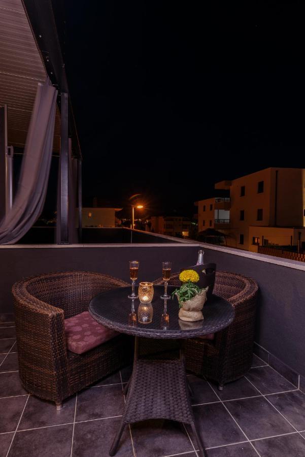 تروغير Vila White المظهر الخارجي الصورة