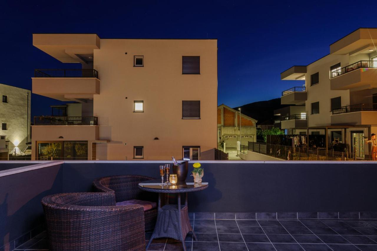 تروغير Vila White المظهر الخارجي الصورة