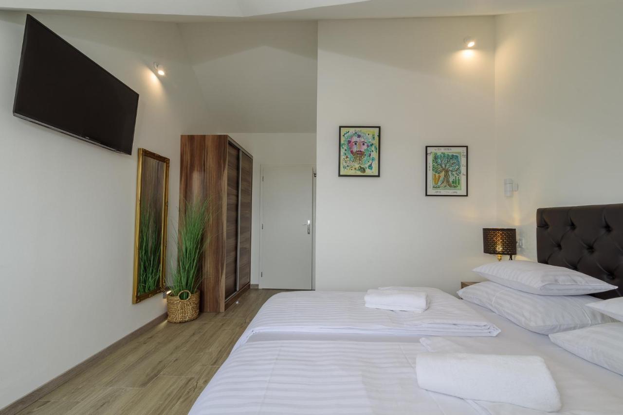 تروغير Vila White المظهر الخارجي الصورة
