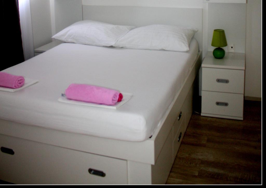 تروغير Vila White المظهر الخارجي الصورة
