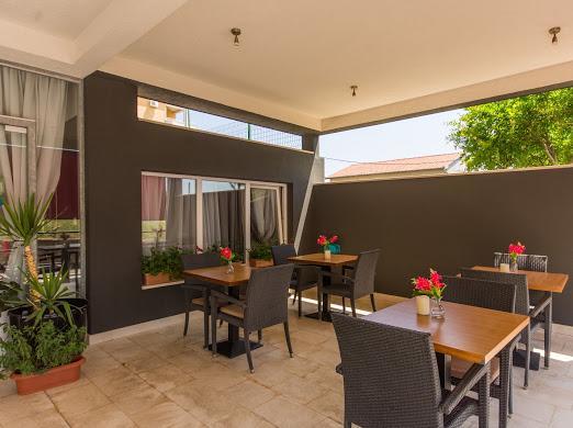 تروغير Vila White المظهر الخارجي الصورة