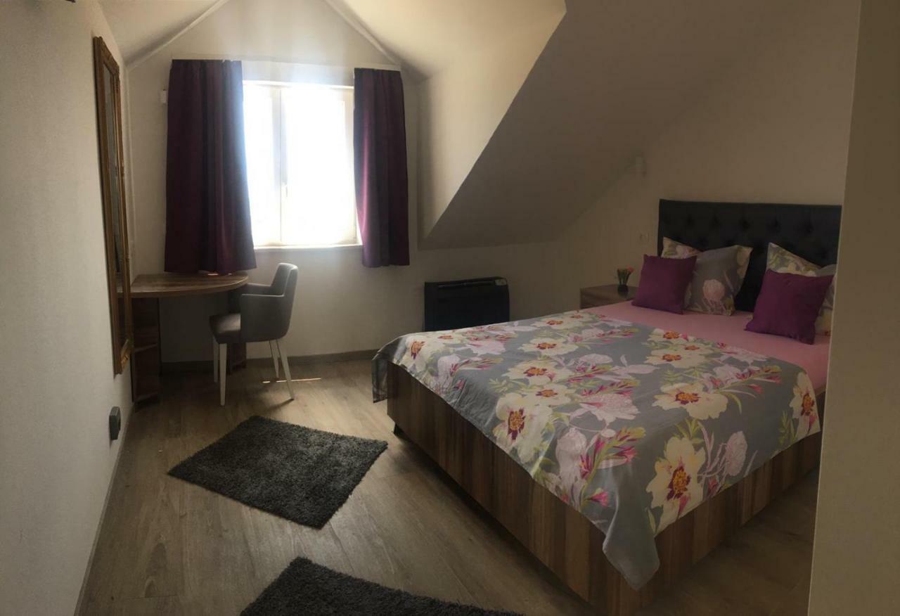 تروغير Vila White المظهر الخارجي الصورة